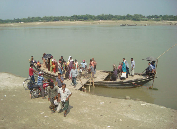 Thousands of passengers cross the Gorai River by boat risking their lives at Langalbandh ghat of Shailkupa upazila in Jhenidah as two ferries lie idle for the last six years. Photo: Star