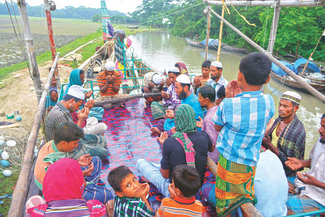 Fishermen offer special prayers on their boat at Char Wadel in Patuakhali yesterday following poor hilsa catch. Even though this is the peak of the season, their catch has been appalling spiraling hilsa prices in the kitchen market.  Photo: Star
