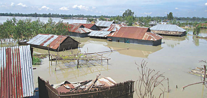 Inundated houses in Rohodoha of Shariakandi upazila of Bogra after the Jamuna washed away 300 metres of a dyke. Photo: Star