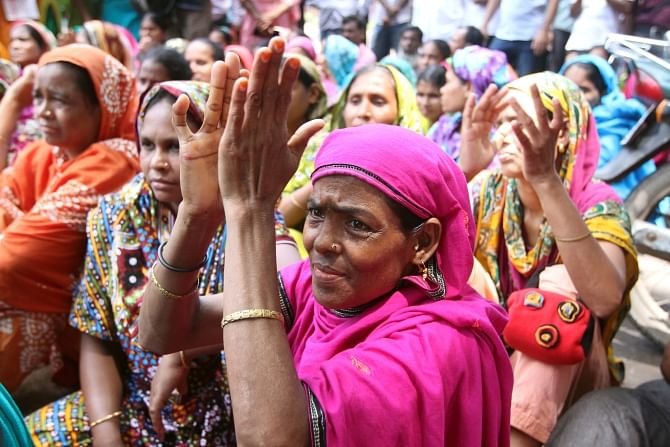 Garment workers under the banner of Tuba Group's Sramik Sangram Committee gather before Jatiya Press Club in the capital yesterday demanding that the government take control of the company and restart the factories and also pay arrears to the workers according to labour law. Photo: Star