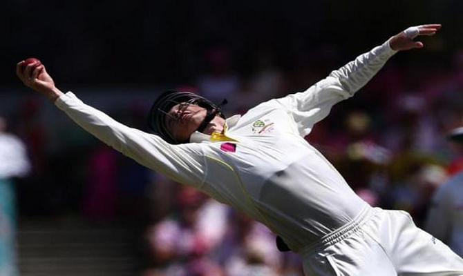 Australia's George Bailey makes a catch to dismiss England's Kevin Pietersenduring the third day of the fifth Ashes cricket test at the Sydney cricket ground January 5, 2014. Photo: Reuters
