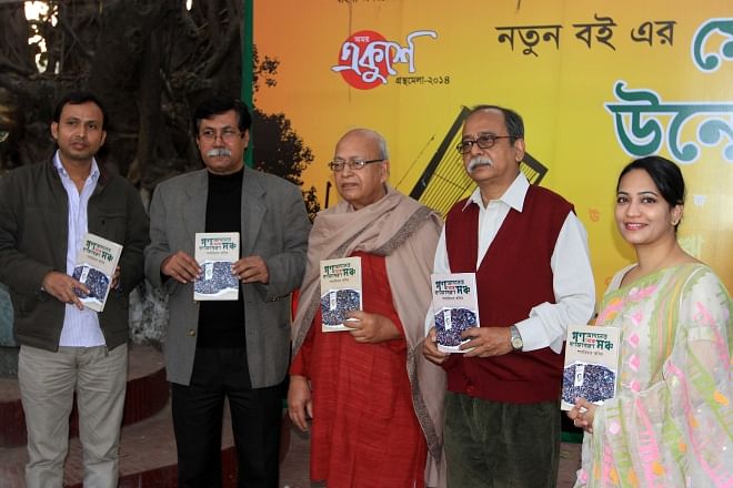 From left, Humayun Kabir, Kazi Mukul, Prof Borhanuddin Khan Jahangir, Prof Muntassir Mamoon and Dr Nuzhat Chowdhury at the publication ceremony of a book 