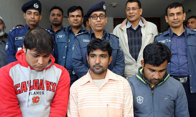  The Detective Branch of Police in Bogra arrested three people belonging to the alleged criminal gang that kidnapped a government official in the town on Monday night. The law enforcers also rescued the victim early yesterday.  PHOTO: STAR