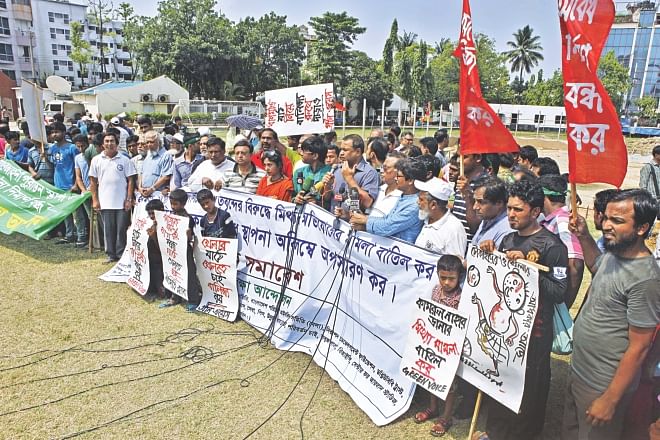 Green activists hold a citizens' rally jointly organised by 50 environmental and social organisations in the capital's Dhanmondi Playground yesterday, demanding that all old structures inside the playground be demolished and the construction of new ones be stopped immediately. Photo: Star