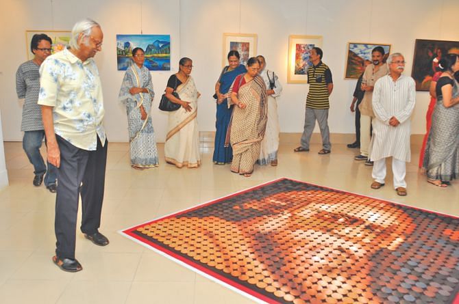 Qayyum Chowdhury (L) visits the exhibition. 
