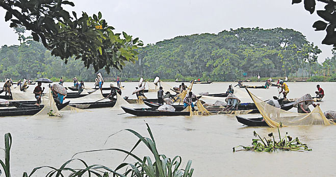 Boats of fishermen and egg collectors fill the Halda river, the country's lone natural spawning ground for freshwater carps. File Photo