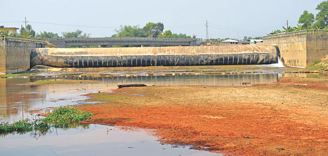 Without conducting any environmental impact assessment, the LGED has built this cross-rubber dam on the Halda river at Bhujpur in Chittagong. The map on the right shows sources, including the dam, which are causing havoc on the river.  Photo: Courtesy