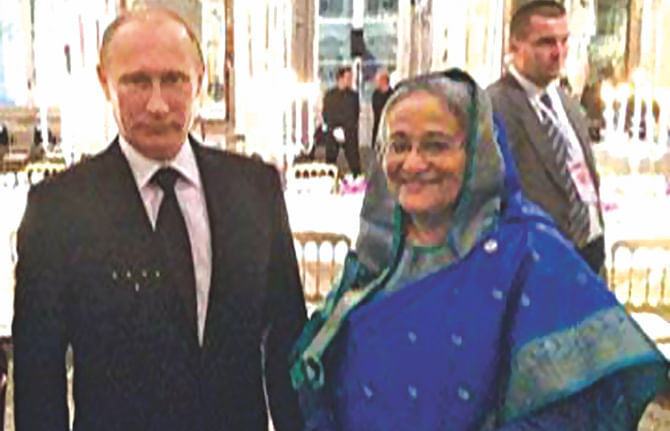 Prime Minister Sheikh Hasina with Russian President Vladimir Putin at the Sata delle Cariatidi in Milan where the Italian president hosted a banquet for the guests on Thursday. Photo: PID