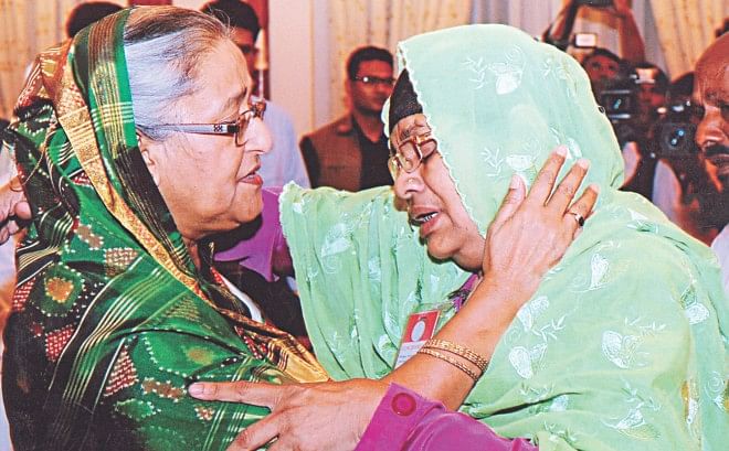 Prime Minister Sheikh Hasina tries to console the bereaved family members of Narayanganj seven-murder victims as they meet her at the Gono Bhaban yesterday. Photo: BSS