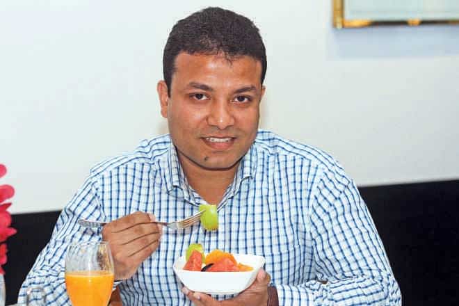Take a look at what you are eating for a healthy life.  Photo: Prabir Das