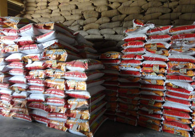 A huge quantity of rice remains piled up at a husking mill at Atahar in Chapainawabganj Sadar upazila as transport is badly hampered due to the indefinite countrywide blockade enforced by BNP-led 20-party alliance.  PHOTO: STAR