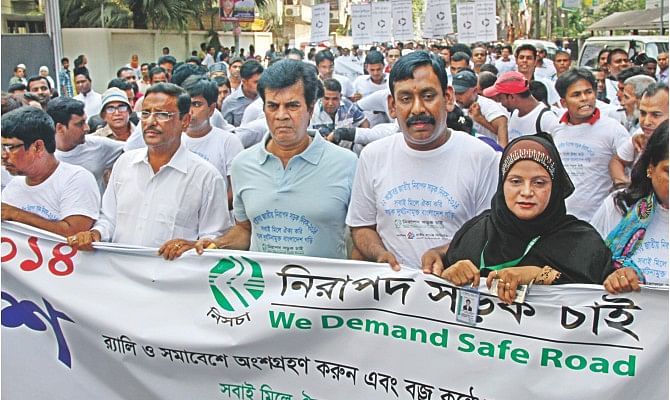 Communications Minister Obaidul Quader alongside actor and Chairman of Nirapad Sarak Chai Ilias Kanchon lead a procession brought out from the capital's Kakrail yesterday observing “National Road Safety Day”, which the platform on road safety is seeking to get recognised. Photo: Star