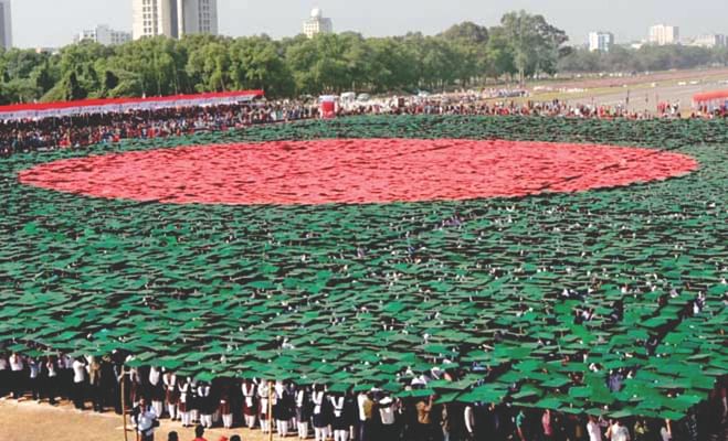 Bangladesh created the world's largest 'human national flag' with an unofficial count of 27,117 people at the National Parade Ground in the city on  Victory day by breaking the record set up by Pakistan in 2012.