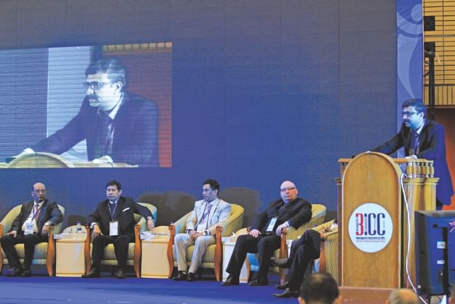 Vivek Sood, chief executive of Grameenphone, speaks at an international human resources conference organised by Bangladesh Society for Human Resource Management at Bangabandhu International Conference Centre in Dhaka yesterday. Photo: Star 