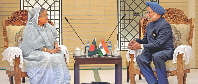 Prime Minister Sheikh Hasina holds talks with her Indian counterpart Manmohan Singh on the sidelines of Bimstec summit in Nay Pyi Taw of Myanmar yesterday. Photo: PID 