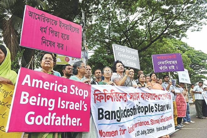 Women for Good Governance, and Samaj and Sammilita Nari Samaj form a human chain in front of Jatiya Press Club in the capital yesterday protesting Israel's ongoing attack on Gaza.  Photo: Star, Courtesy