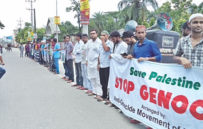 Anti-Genocide Movement of Moulvibazar forms another in the town's Poura Park area. Photo: Star, Courtesy