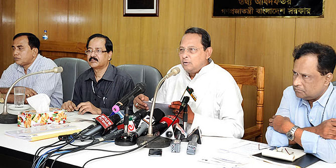 Information minister Hasanul Haq Inu briefs journalists at his office in Dhaka on Monday. Photo: Banglar Chokh  