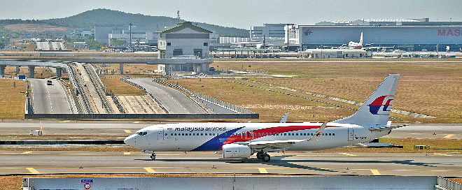 A Malaysia Airlines plane makes its way on the runway at Kuala Lumpur International Airport. Photo: AFP