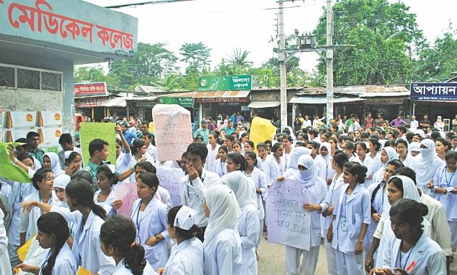 Students of Sylhet Nursing College demonstrate in front of Sylhet MAG Osmani Medical College Hospital yesterday, protesting an attack on some of them, allegedly by interns of the hospital.  Photo: Star