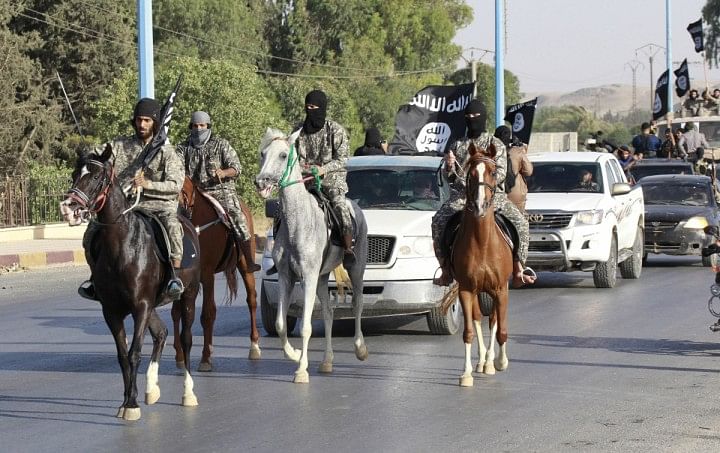Vigilant IS convoy march on roads somewhere in Syria. Photo: IBtimes