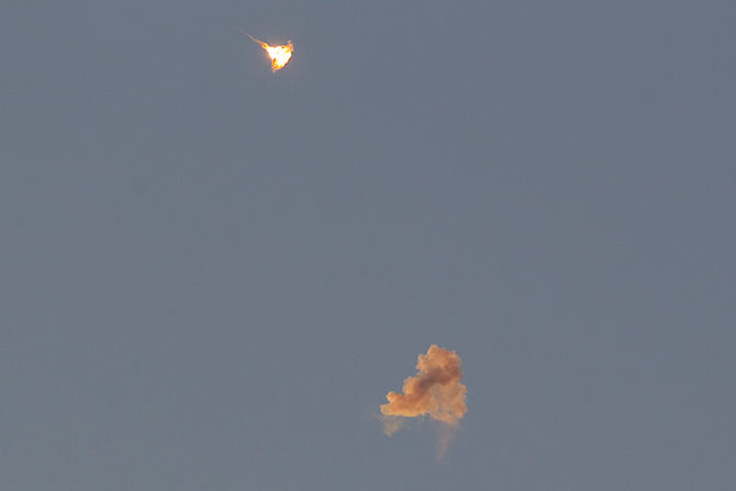 Interception of rockets fired by Palestinian militants in Gaza, by the Iron Dome anti-missile system is seen near the southern town of Ashkelon August 23. Photo: Reuters 