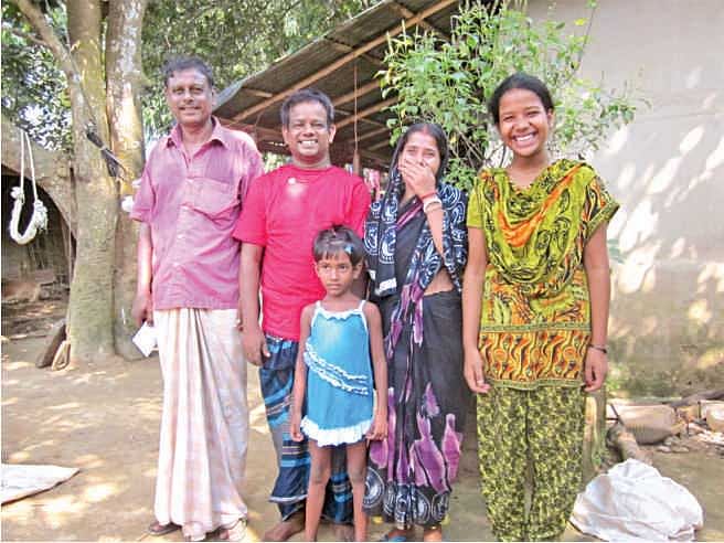 Sree Jamlal Robidas with his family in Dinajpur's Ghoraghat.  He estimates that there are 200 Robidas families in the area.