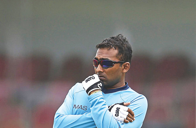 Sri Lanka batting maestro Mahela Jayawardene looks on during a practice session in Galle yesterday, ahead of his team's first Test against Pakistan. Jayawardene will retire from Test cricket at the end of this two-match series. PHOTO: REUTERS