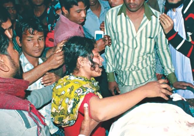 A family member cries over the body of a policeman killed when a prison van came under attack and three convicted JMB men were snatched at Trishal on Dhaka-Mymensingh highway yesterday. Photo: Banglar Chokh/Star