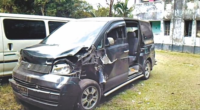 The police have seized this black microbus, which they suspect was used for taking away the convicts.  Photo: Banglar Chokh/Star