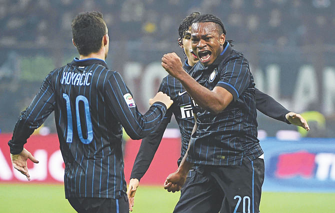 Inter Milan midfielder Joel Chukwuma Obi (R) is ecstatic after scoring the equaliser against AC Milan during their Serie A clash at the San Siro on Sunday. Photo: AFP