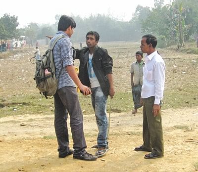 A goon of the lessee of Bangabandhu Sheikh Mujib Safari Park, holding a stick in the middle, barring a Jahangirnagar University student from entering the park on Wednesday although the student who was a part of a visiting team of around 212 teachers, students and staff had the forest department's approval. Right afterwards, some 15 of the goons armed with machetes, sticks and iron rods mounted an attack leaving 25 of the visitors. Photo: Star