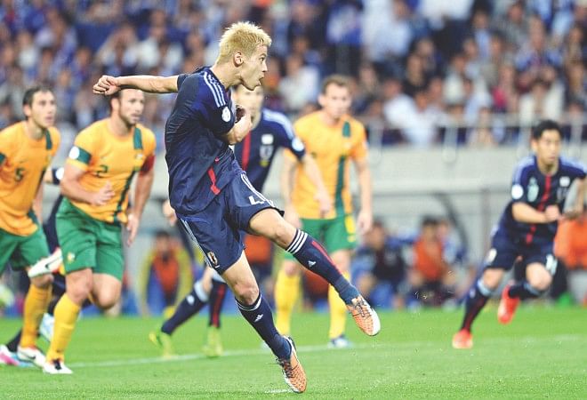 Keisuke Honda: The bleached blond Samurai switched to playing in the hole, which made him struggle as he is more used to a deeper midfield role. 