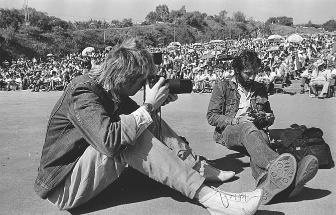 WATCHING THE WATCHER: Rebecca Hearfield photographing Kevin Carter.