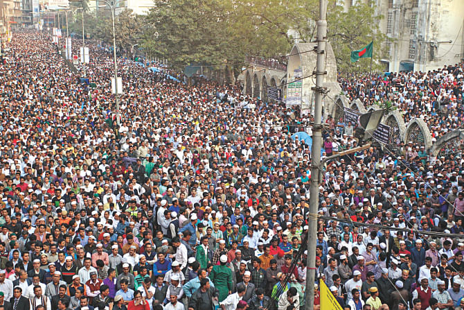 People in their thousands attend the namaz-e-janaza of Arafat Rahman Koko at the Baitul Mukarram National Mosque yesterday. The younger son of BNP chief Khaleda Zia was later buried at Banani graveyard in the capital. Photo: Star