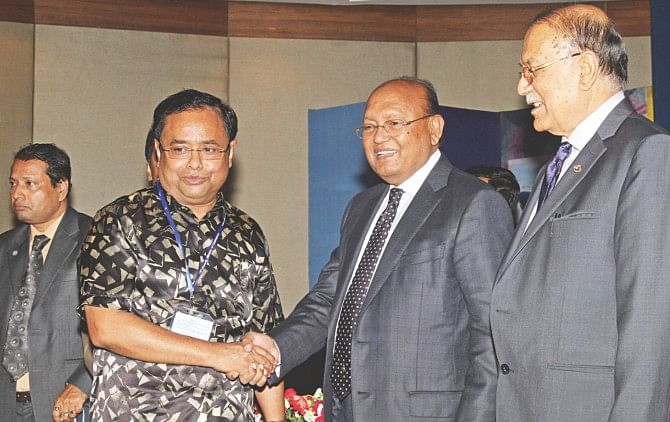 Kutub Uddin Ahmed, chairman of Envoy Textiles Ltd, receives the CIP card for 2012 from Commerce Minister Tofail Ahmed at a function at Radisson Hotel in Dhaka yesterday. Ahmed received the award in textile (fabrics) category. Photo: Star