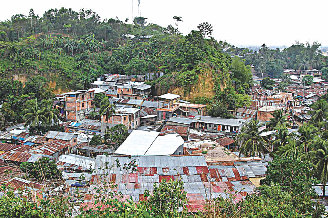 People still live on Chittagong hill slopes that are prone to landslides. The authorities have identified 30 risky hills in the port city and have asked the inhabitants to move away. In June, there was a token eviction drive but nothing has been done since. With the monsoon in full swing, it is a disaster waiting to happen. The photo was taken at Matijharna in Lalkhan Bazar last week.  Photo: Anurup Kanti Das