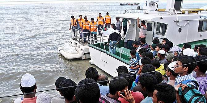 This August 8 Star photo shows relatives and locals gather at Mawa Ghat in Lauhajang upazila of Munshiganj after divers recover a body. Pinak-6 capsized in Padma river on August 4 with over 200 passengers onboard.