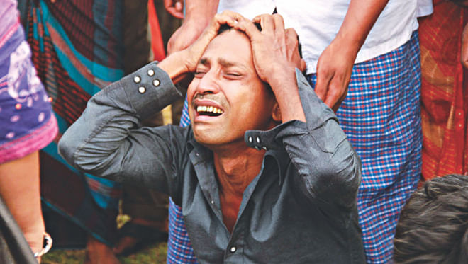 A man, who made it ashore swimming through the waves of the Meghna during a nor'wester, wails as his brother who was travelling with him in the ill-fated launch was missing and feared dead. The photo was taken at Doulatpur in Munshiganj where the launch capsized.  Photo: Star