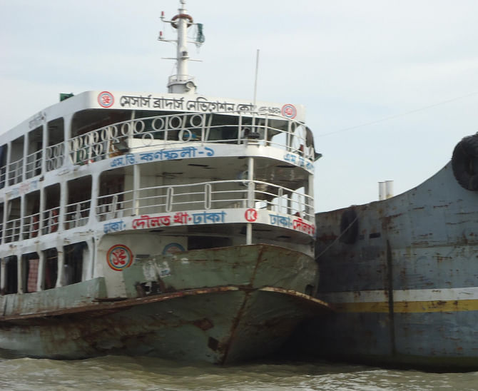 This 800-passenger-capacity launch MV Karnaphuli-1, overloaded with around 2,500 people, developed cracks at the bottom in mid-Meghna in Mehendiganj upazila under Barisal district yesterday, forcing its anchoring at a terminal at Kaliganj in the upazila and evacuation of the people on board. PHOTO: STAR