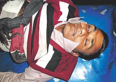 The body of Faruk at Chandpur Sadar Hospital. He died after sustaining bullet injuries during a clash between BNP's youth front Jubo Dal and joint forces yesterday at Mahamaya of Chandpur. Photo: Banglar Chokh