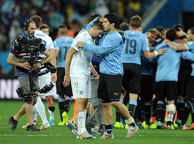 Luis Suarez of Uruguay consoles Steven Gerrard of England following the 2014 FIFA World Cup Brazil Group B match between Uruguay and England at Arena de Sao Paulo on June 19, 2014 in Sao Paulo, Brazil. Photo: Getty Images