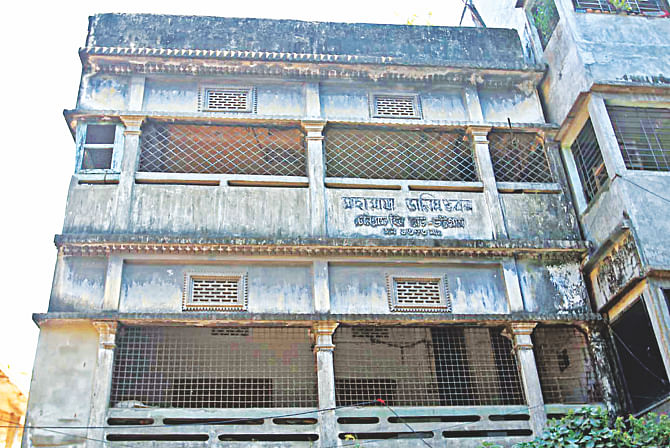 Mahamaya Dalim Bhaban in Chittagong now. Al-Badr men led by Mir Quasem Ali grabbed the three-storey building originally owned by a Hindu and turned it into a Nazi-styled concentration camp to confine, torture and kill pro-liberation people in 1971. Photo: Anurup Kanti Das