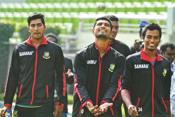 All-rounder Mahmudullah Riyad (C) shares a light moment with teammates Rubel Hossain (R) and Soumya Sarker on the first day of the Tigers' week-long training camp at the Sher-e-Bangla National Stadium in Mirpur yesterday. Photo: Star