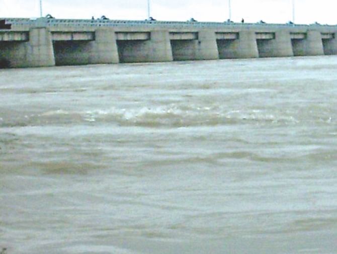 Water at Teesta Barrage point in Nilphamari yesterday swelled to 52.78 metres, 0.38 metres above the danger level. Photo: Star
