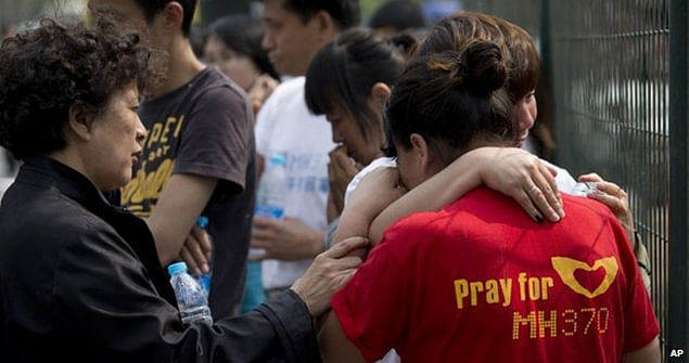 Relatives of Chinese passengers who were on board Malaysia Airlines Flight 370 cry outside the Malaysian embassy in Beijing (25 April 2014) The families have been critical of the initial search process and the way they have been kept informed