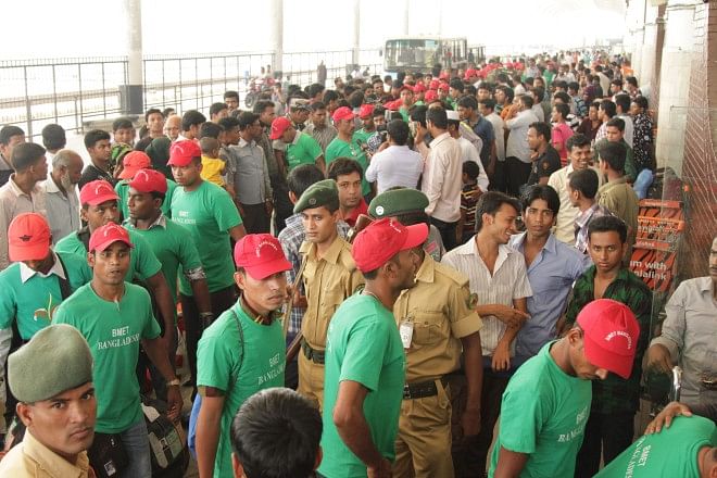 Bangladeshi migrant workers arrive at the airport to clear procedures before boarding flights to foreign destinations.  Photo: Star/file