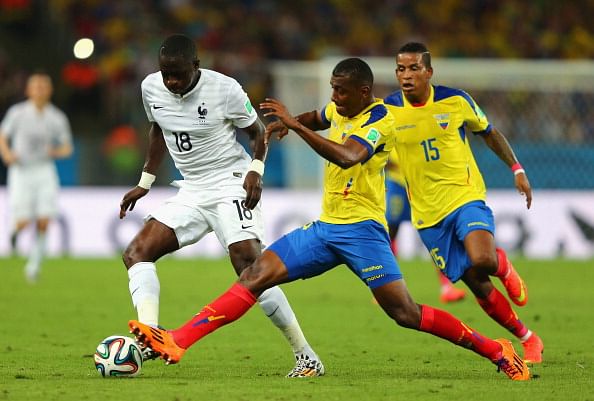 Oswaldo Minda of Ecuador challenges Moussa Sissoko of France during the 2014 FIFA World Cup Brazil Group E match between Ecuador and France at Maracana on June 25, 2014 in Rio de Janeiro, Brazil. Photo: Getty Images