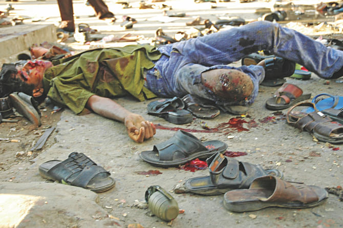An unexploded grenade among shoes and a body on Bangabandhu Avenue right after the carnage on August 21, 2004.  Photo: File