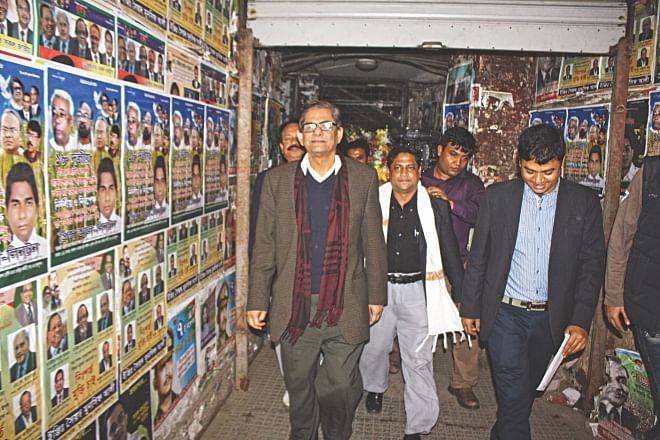 BNP acting secretary general Mirza Fakhrul Islam Alamgir, who was in hiding since November 8, yesterday leaves after a 15-minute stay inside the BNP central office in the capital's Naya Paltan which had been cordoned off by police since November 30 following the arrest of BNP Joint Secretary General Rizvi Ahmed on the premises. Photo: Amran Hossain